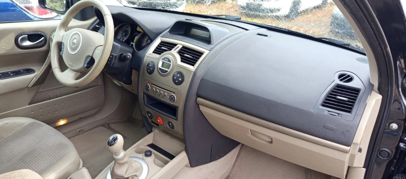 Renault Megane 1.9DCI СЕДАН УНИКАЛЕН , снимка 10 - Автомобили и джипове - 52170906