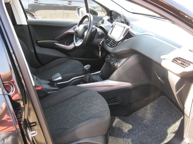 Peugeot 2008 1.6 hdi, снимка 12 - Автомобили и джипове - 52597014