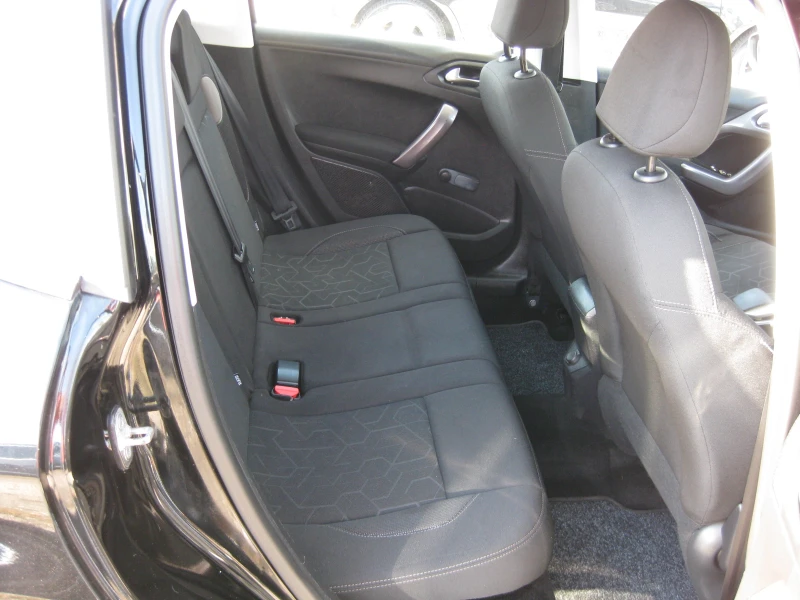 Peugeot 2008 1.6 hdi, снимка 15 - Автомобили и джипове - 52597014