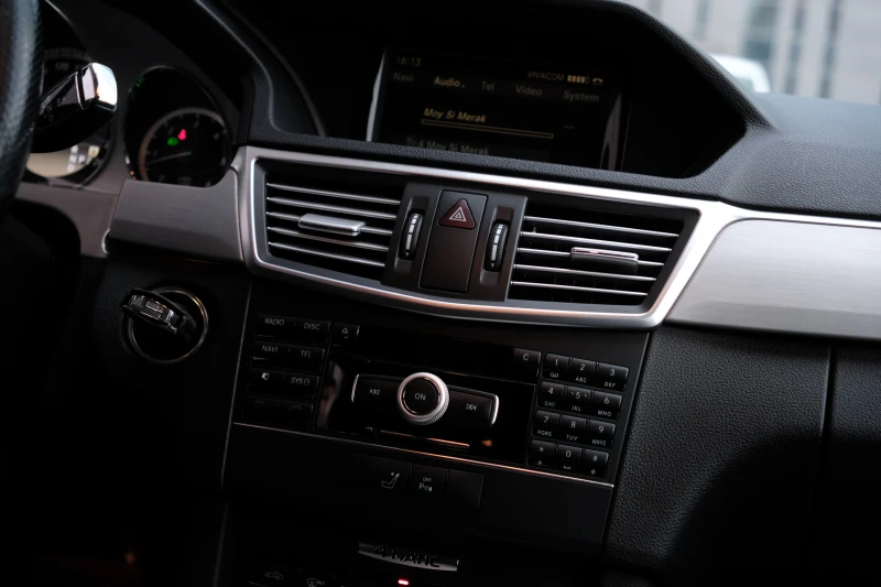 Mercedes-Benz E 350 4Matic 265кс Avantgarde ILS, снимка 8 - Автомобили и джипове - 52645473