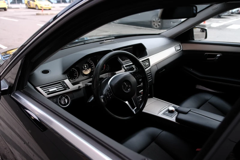 Mercedes-Benz E 350 4Matic 265кс Avantgarde ILS, снимка 6 - Автомобили и джипове - 52645473