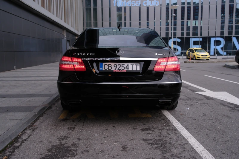 Mercedes-Benz E 350 4Matic 265кс Avantgarde ILS, снимка 4 - Автомобили и джипове - 52645473