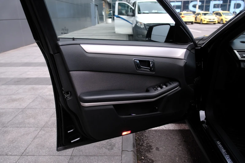 Mercedes-Benz E 350 4Matic 265кс Avantgarde ILS, снимка 10 - Автомобили и джипове - 52645473