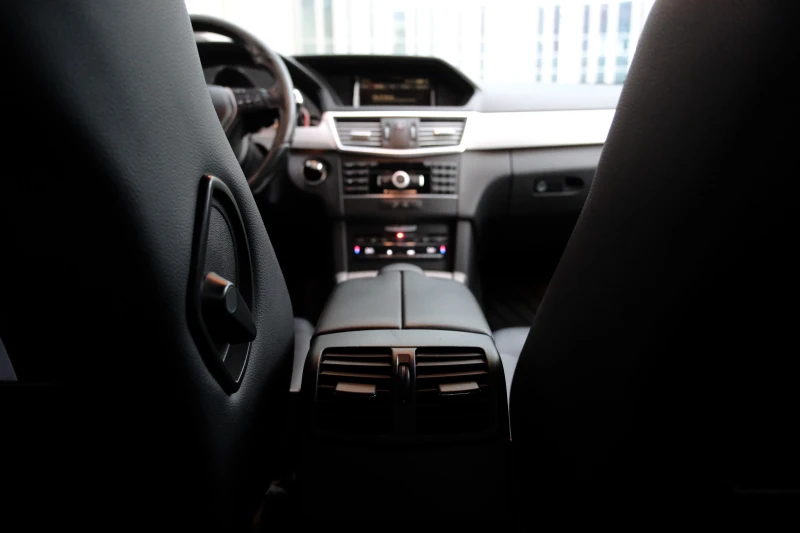 Mercedes-Benz E 350 4Matic 265кс Avantgarde ILS, снимка 9 - Автомобили и джипове - 52645473