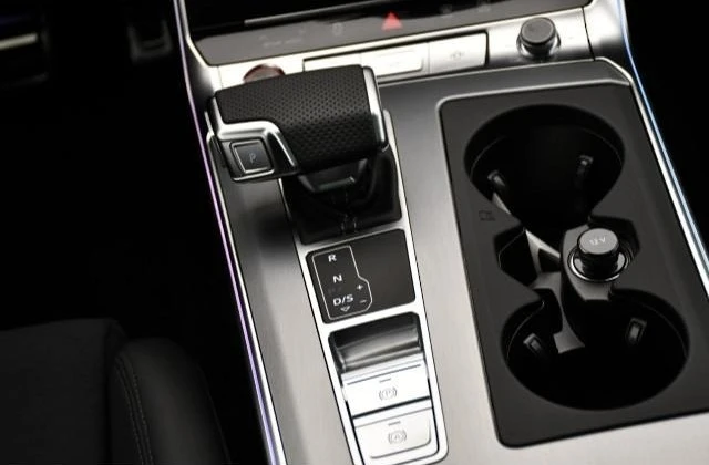 Audi Rs6 /QUATTRO/DYNAMIC/PANO/B&O/MATRIX/360/BLACK OPTIC/, снимка 13 - Автомобили и джипове - 53267618