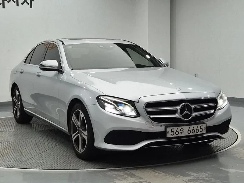 Mercedes-Benz E 300 4MATIC - САМО 30% АВАНС, снимка 3 - Автомобили и джипове - 56266491