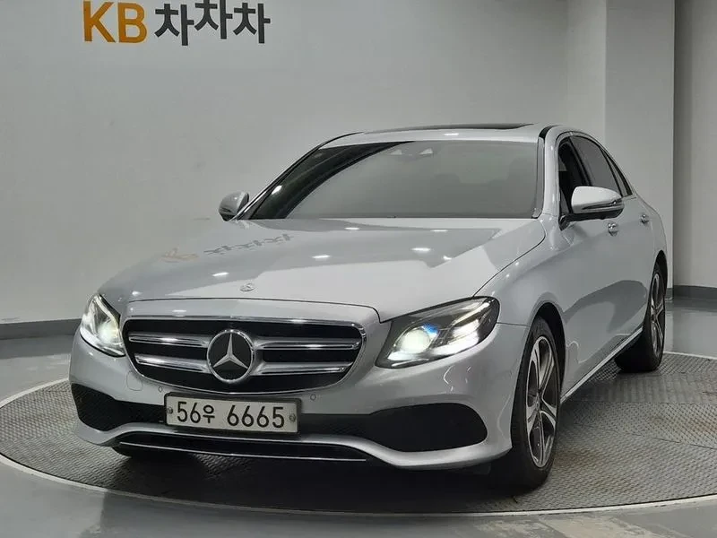Mercedes-Benz E 300 4MATIC - САМО 30% АВАНС