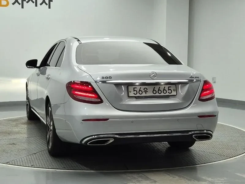 Mercedes-Benz E 300 4MATIC - САМО 30% АВАНС, снимка 4 - Автомобили и джипове - 56266491