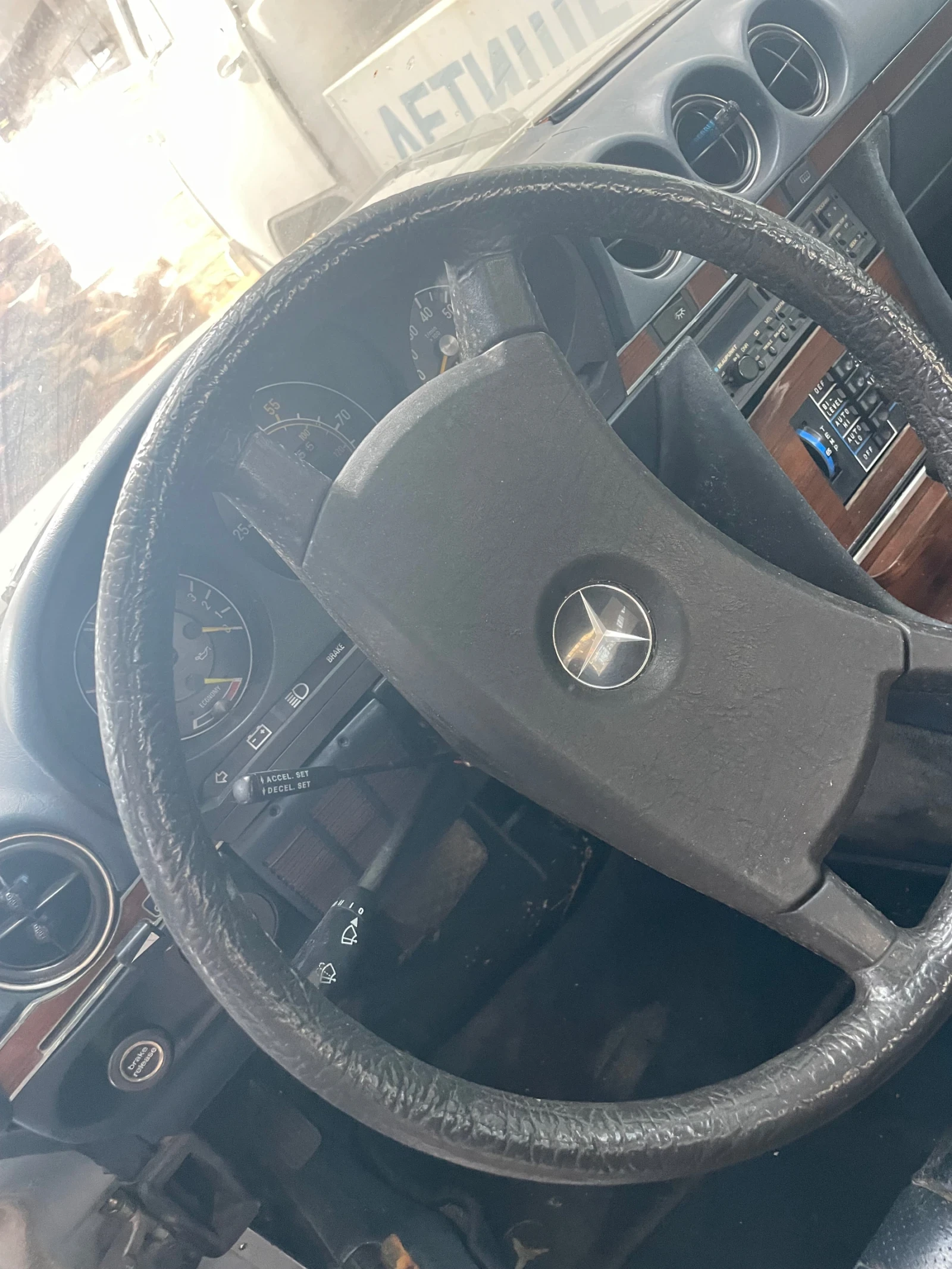 Mercedes-Benz SL SL 380 Roadster - изображение 9