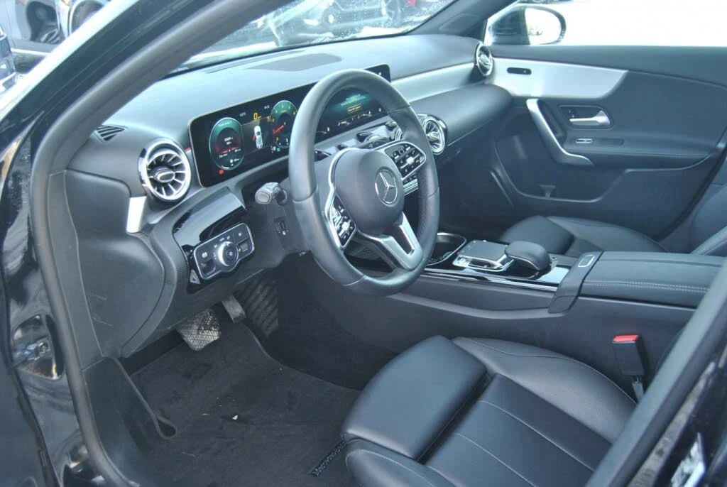 Mercedes-Benz A 250 Hatchback AWD Авто Кредит (ЦЕНА ДО БГ), снимка 4 - Автомобили и джипове - 53839588