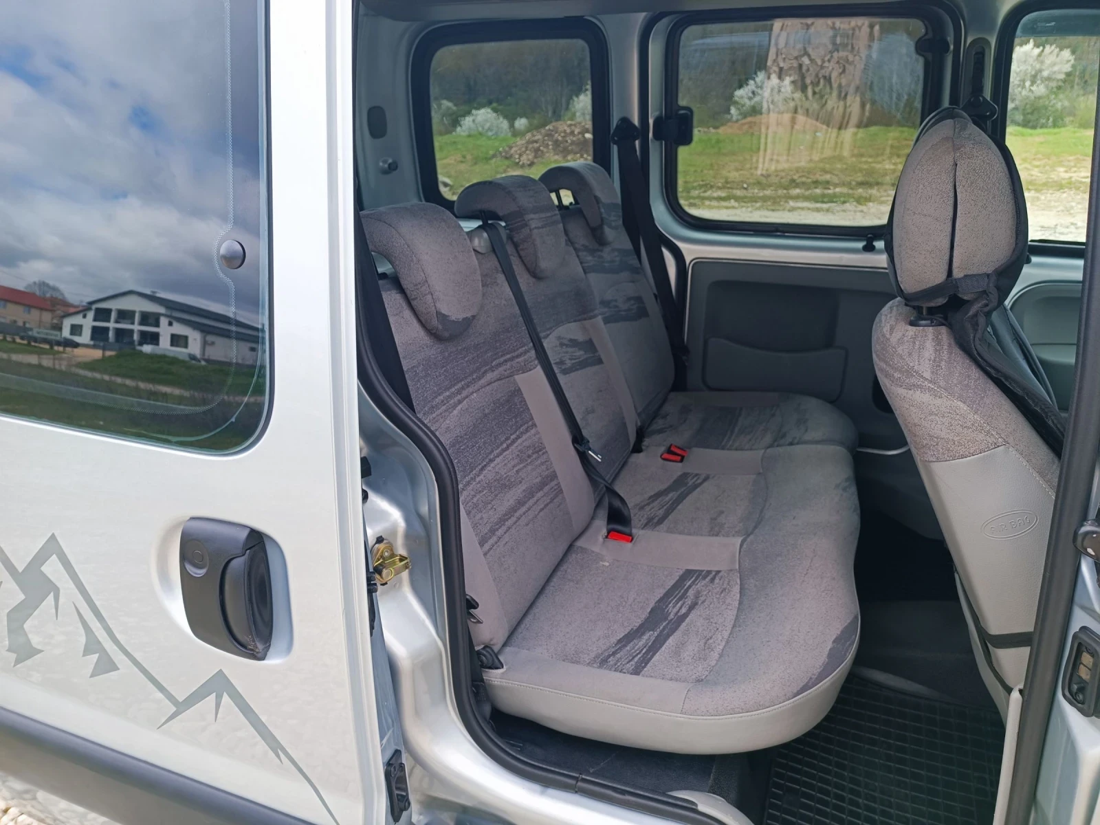 Renault Kangoo 1.6i-95кс-ГАЗ/БЕНЗИН, снимка 10 - Автомобили и джипове - 54160552