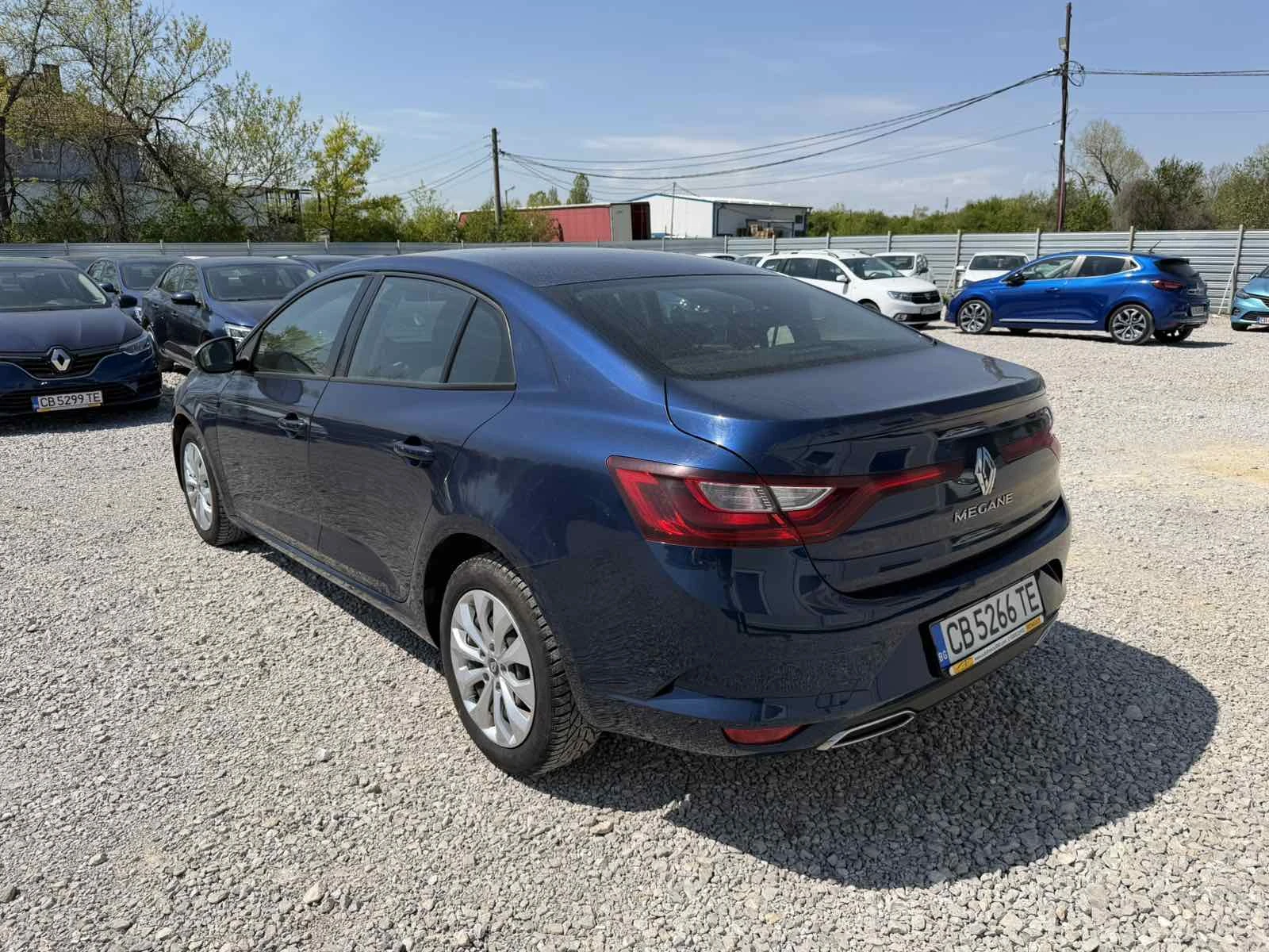 Renault Megane 1.3TCe Sedan 140k.c., снимка 7 - Автомобили и джипове - 54358103