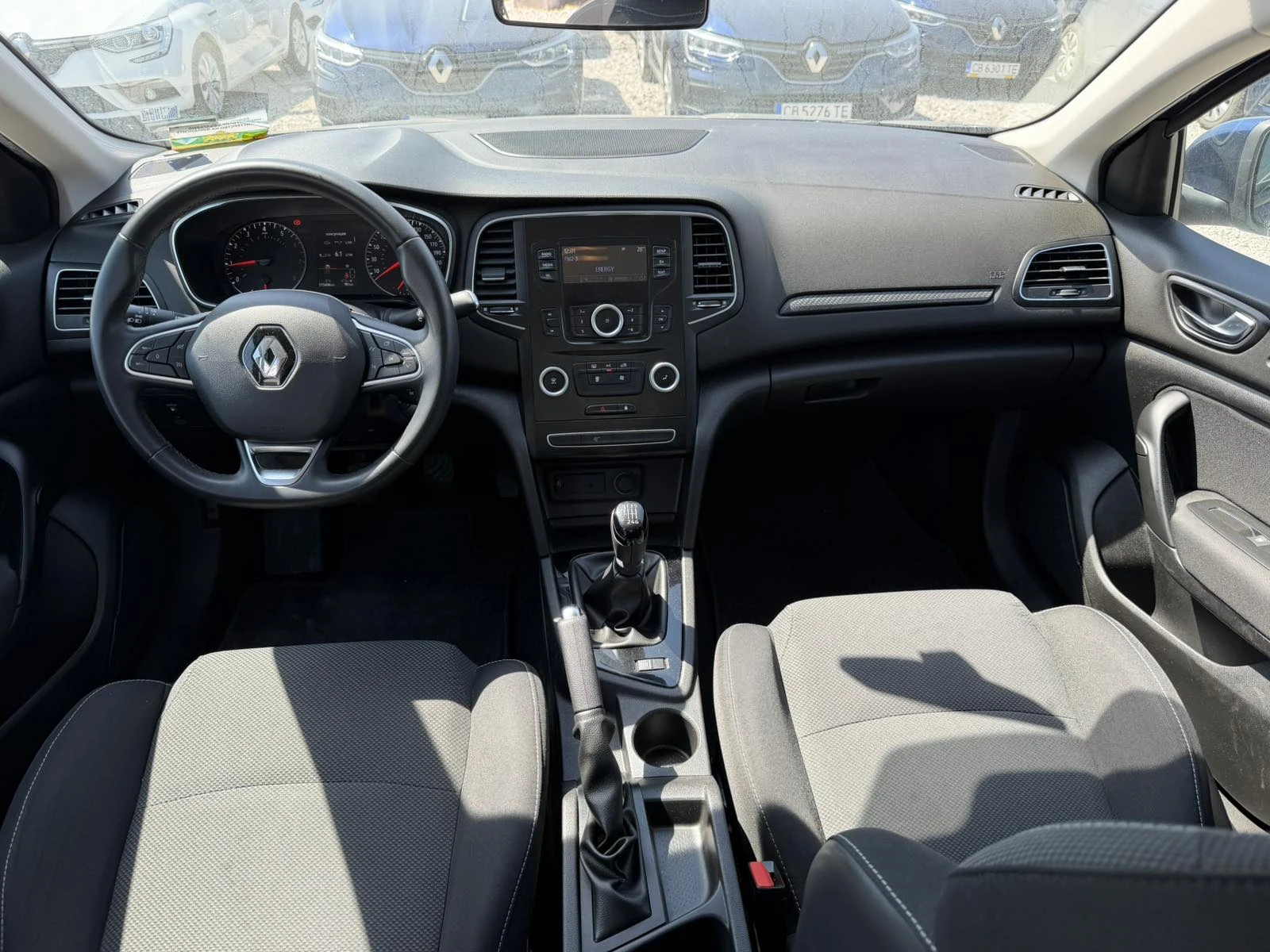 Renault Megane 1.3TCe Sedan 140k.c., снимка 13 - Автомобили и джипове - 54358103