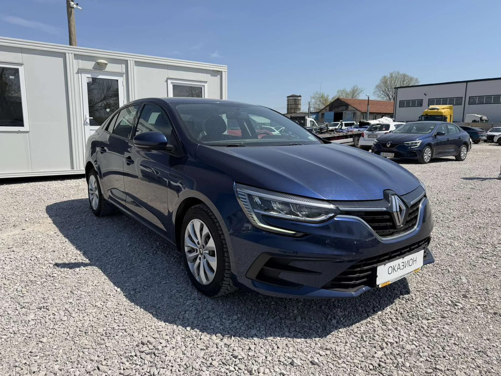 Renault Megane 1.3TCe Sedan 140k.c., снимка 2 - Автомобили и джипове - 54358103