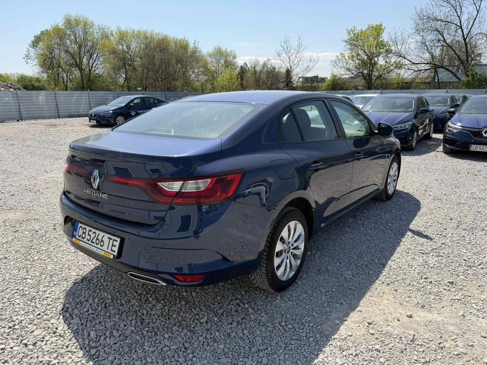 Renault Megane 1.3TCe Sedan 140k.c., снимка 4 - Автомобили и джипове - 54358103