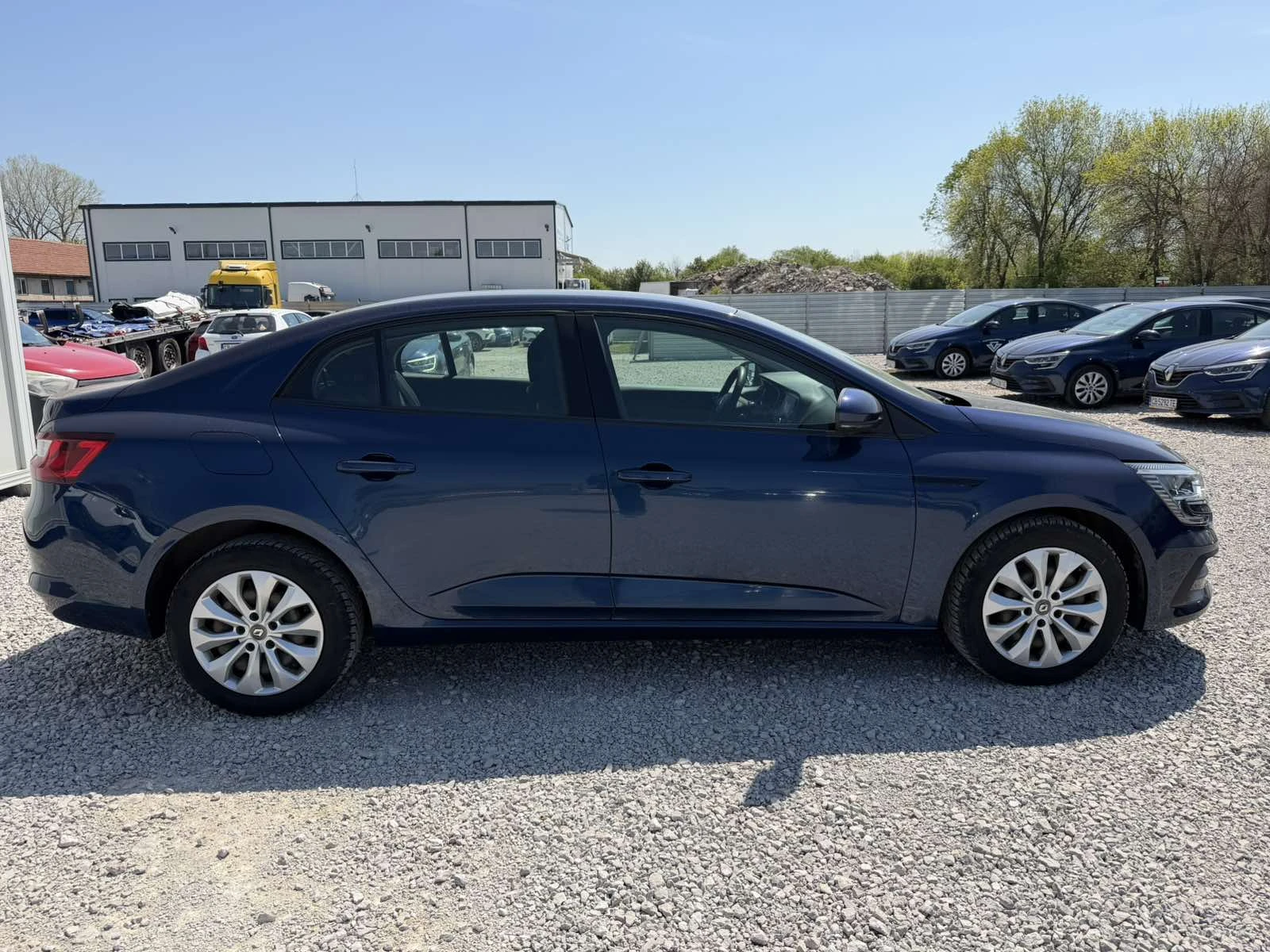 Renault Megane 1.3TCe Sedan 140k.c., снимка 6 - Автомобили и джипове - 54358103