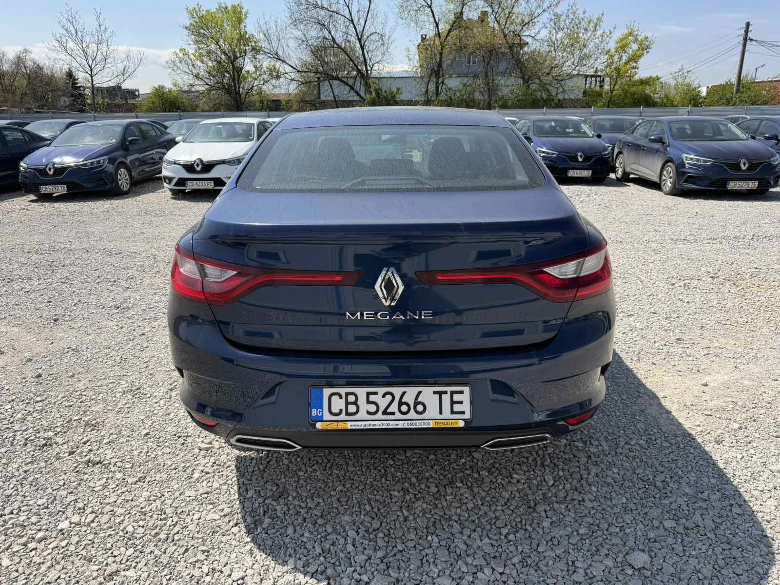 Renault Megane 1.3TCe Sedan 140k.c., снимка 5 - Автомобили и джипове - 54358103