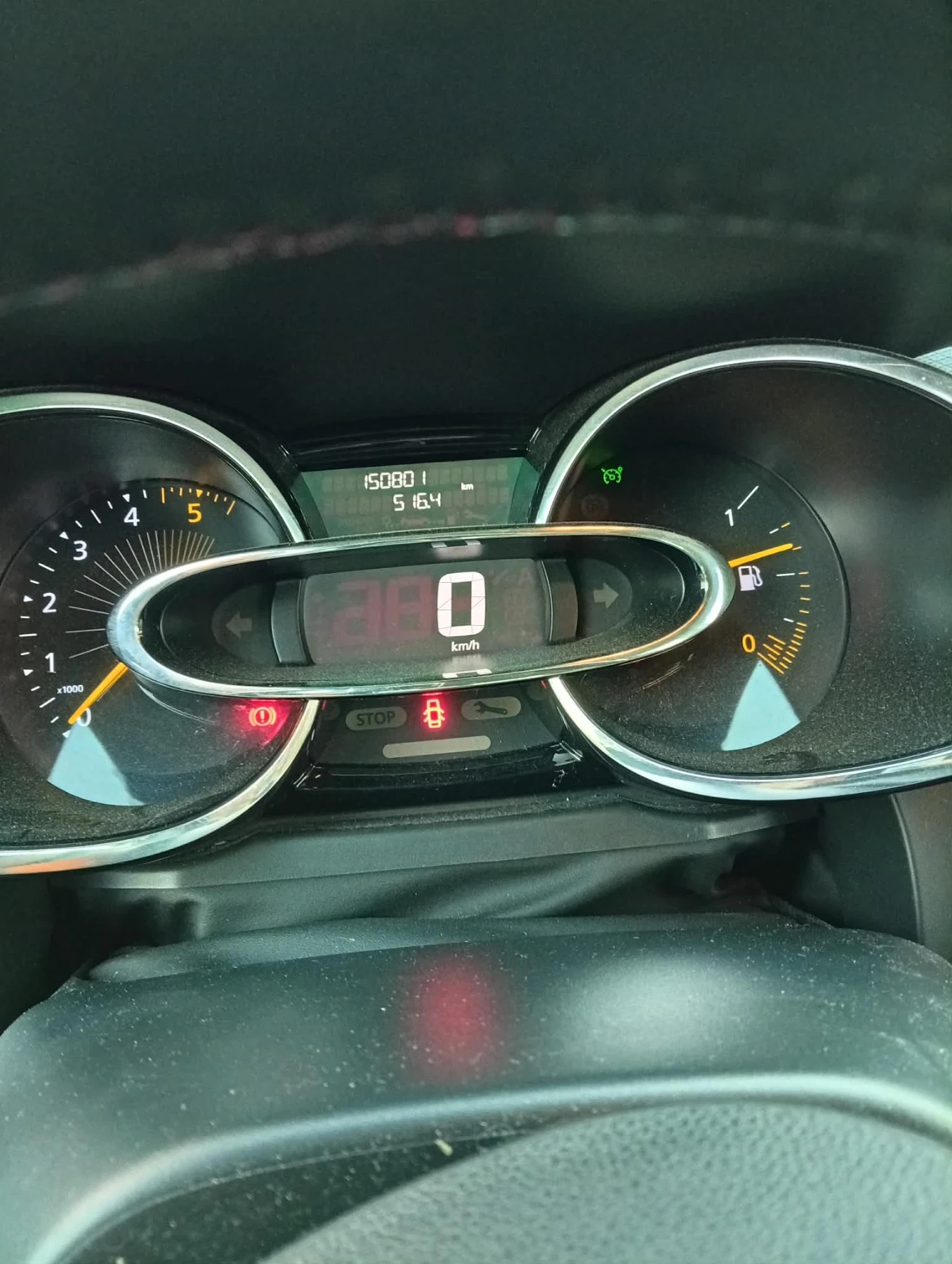 Renault Clio 1.5 dci, снимка 5 - Автомобили и джипове - 54660231