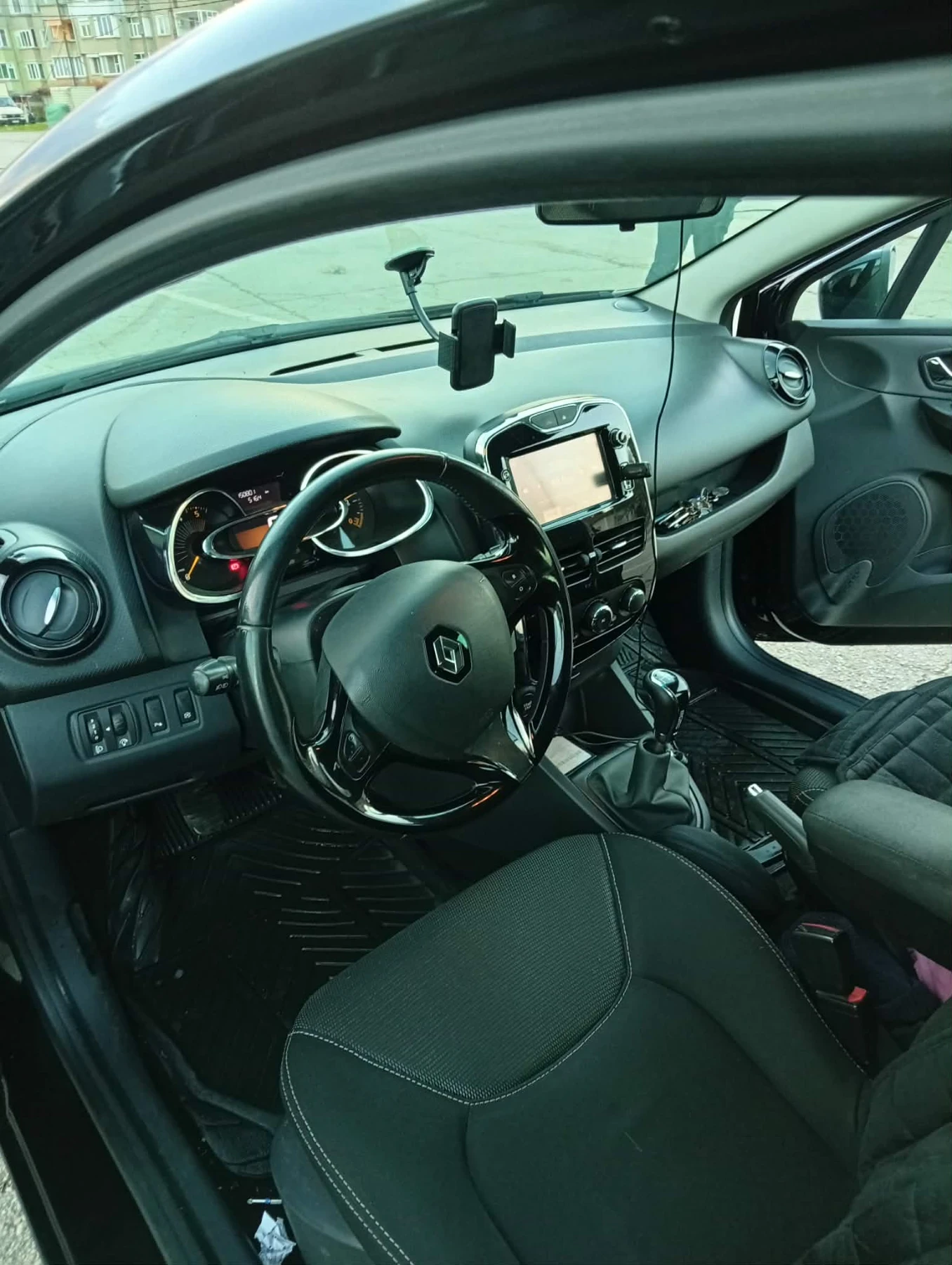 Renault Clio 1.5 dci, снимка 6 - Автомобили и джипове - 54660231
