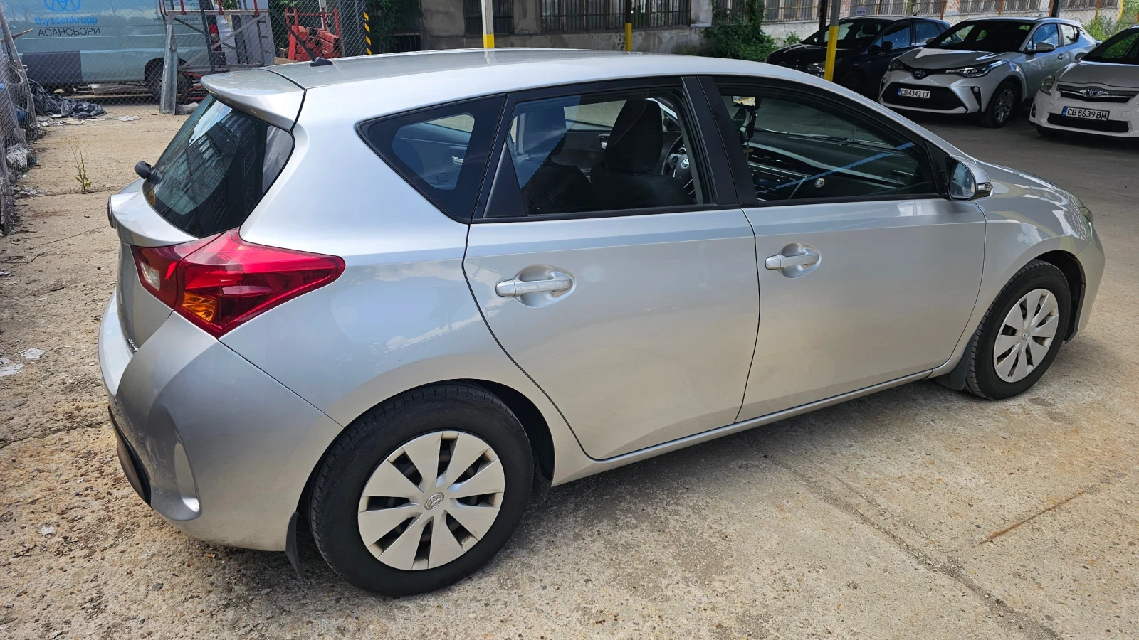 Toyota Auris, снимка 5 - Автомобили и джипове - 54944045