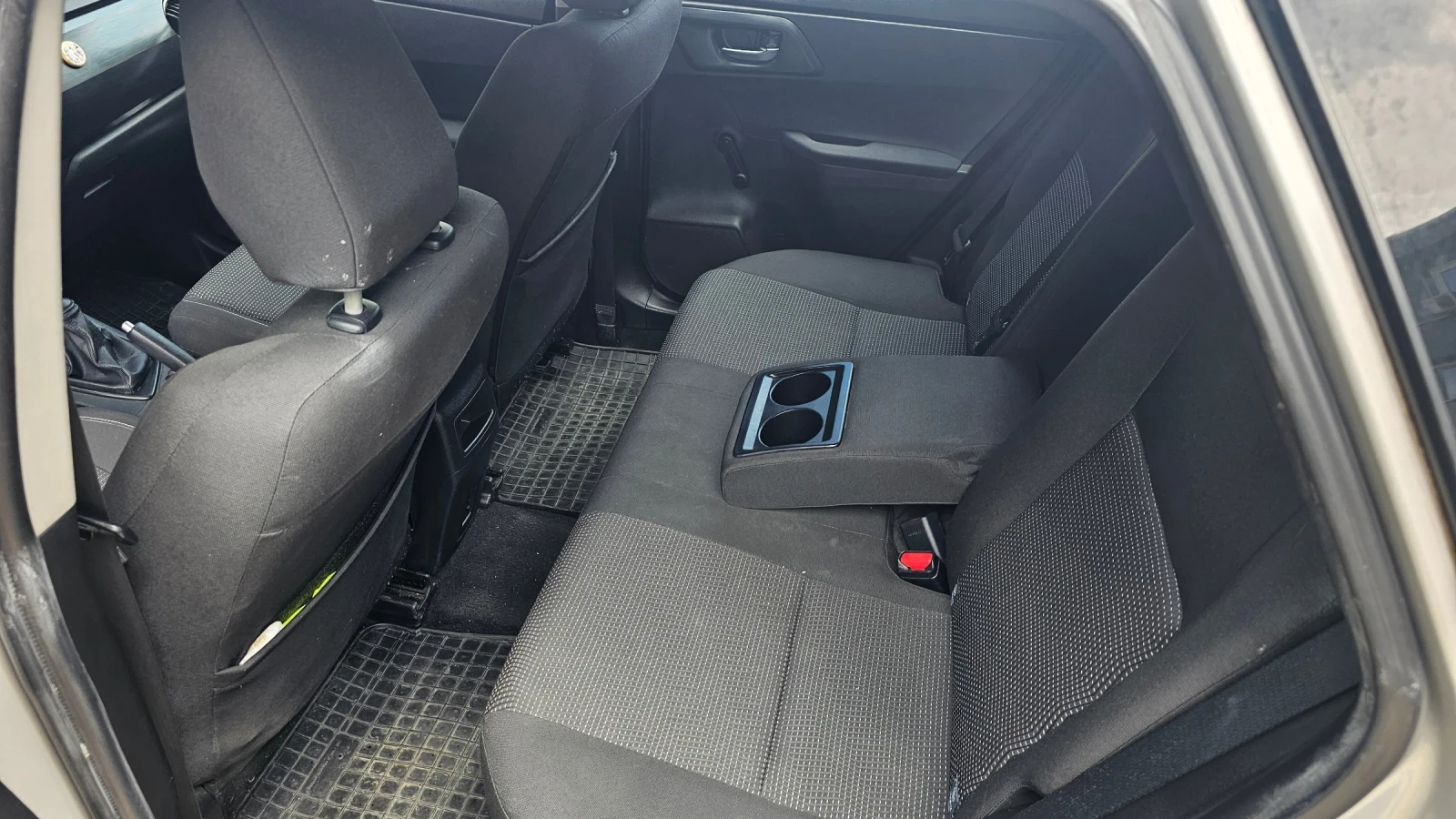 Toyota Auris, снимка 3 - Автомобили и джипове - 54944045