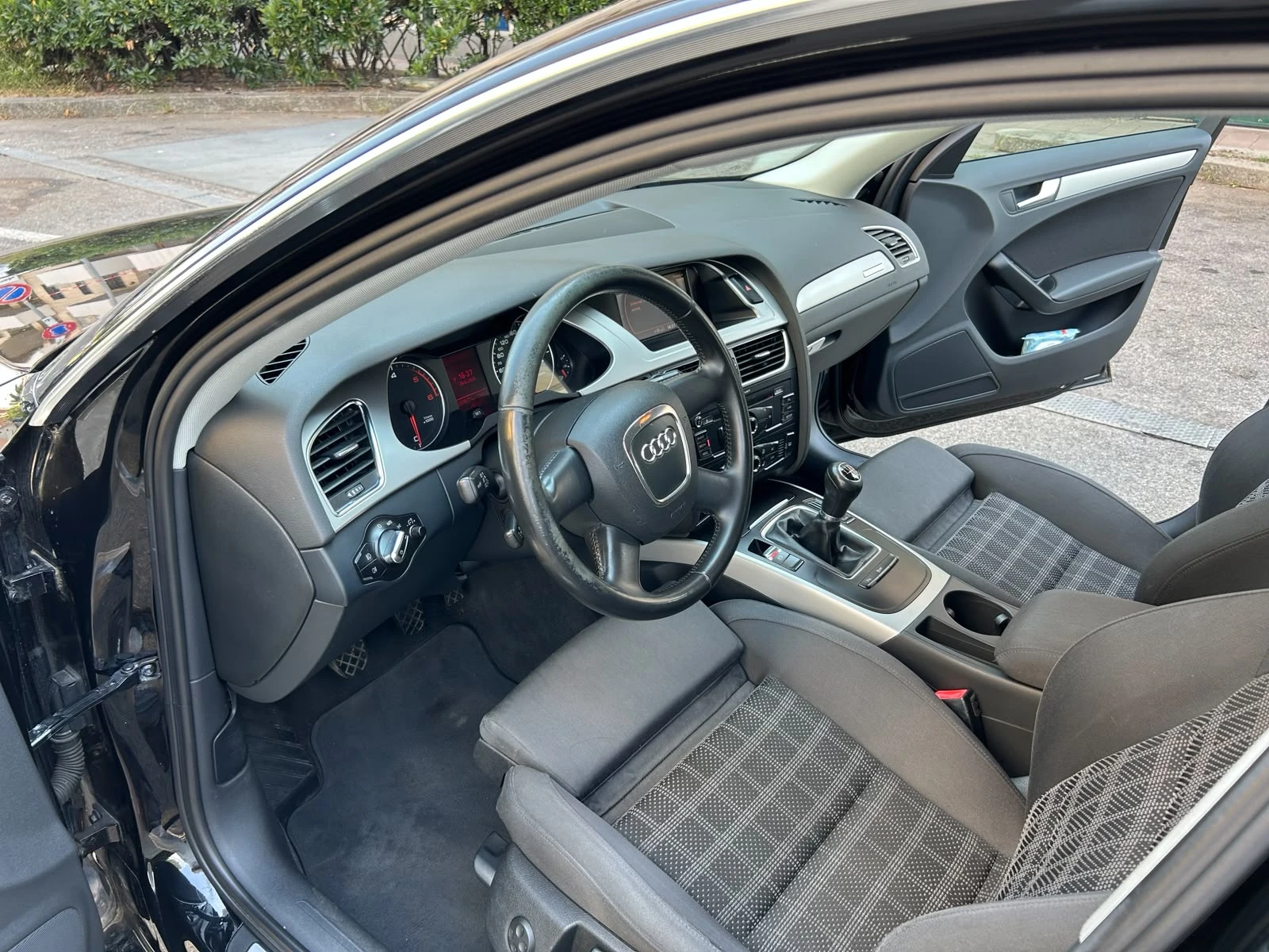 Audi A4, снимка 3 - Автомобили и джипове - 55378266