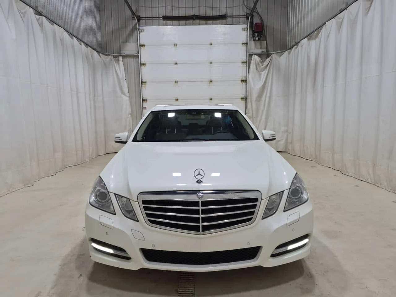 Mercedes-Benz E 300 * CARFAX * АВТОКРЕДИТ БЕЗ ПЪРВОНАЧАЛНА ВНОСКА * , снимка 6 - Автомобили и джипове - 55514673