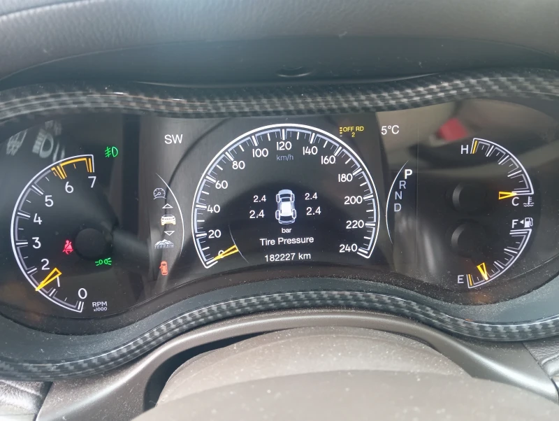 Jeep Grand cherokee 5.7 overland , снимка 15 - Автомобили и джипове - 52776064