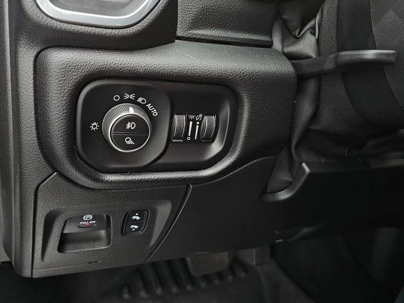 Dodge Ram 5.7 5.7 Automatic, снимка 14 - Автомобили и джипове - 55813050