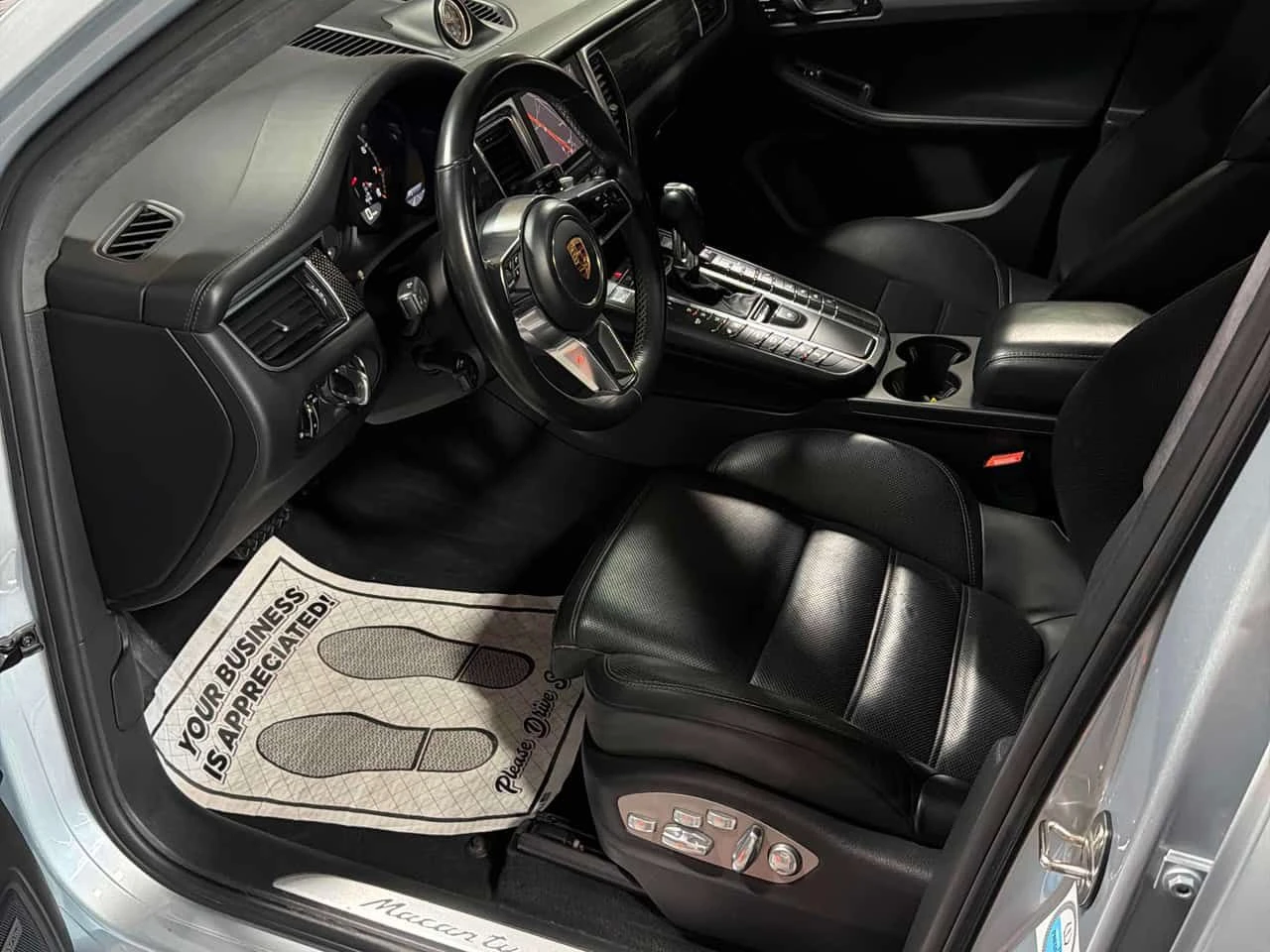 Porsche Macan * Turbo * КАРБОН* ОБДУХВАНЕ* + ГУМИ И ДЖАНТИ, снимка 5 - Автомобили и джипове - 53780356