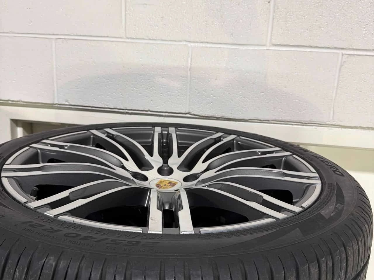 Porsche Macan * Turbo * КАРБОН* ОБДУХВАНЕ* + ГУМИ И ДЖАНТИ, снимка 16 - Автомобили и джипове - 53780356