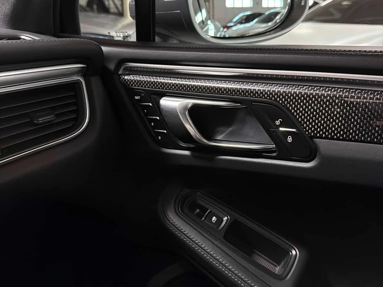 Porsche Macan * Turbo * КАРБОН* ОБДУХВАНЕ* + ГУМИ И ДЖАНТИ, снимка 17 - Автомобили и джипове - 53780356