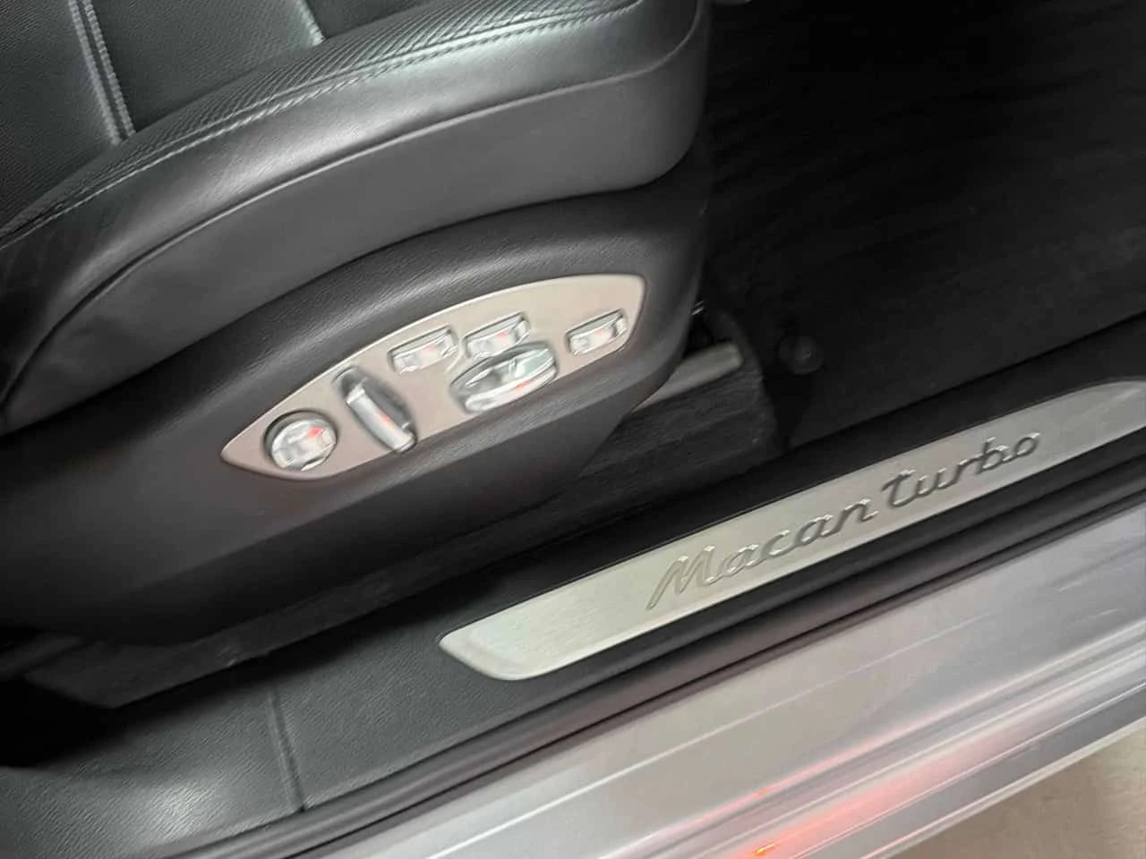 Porsche Macan * Turbo * КАРБОН* ОБДУХВАНЕ* + ГУМИ И ДЖАНТИ, снимка 12 - Автомобили и джипове - 53780356