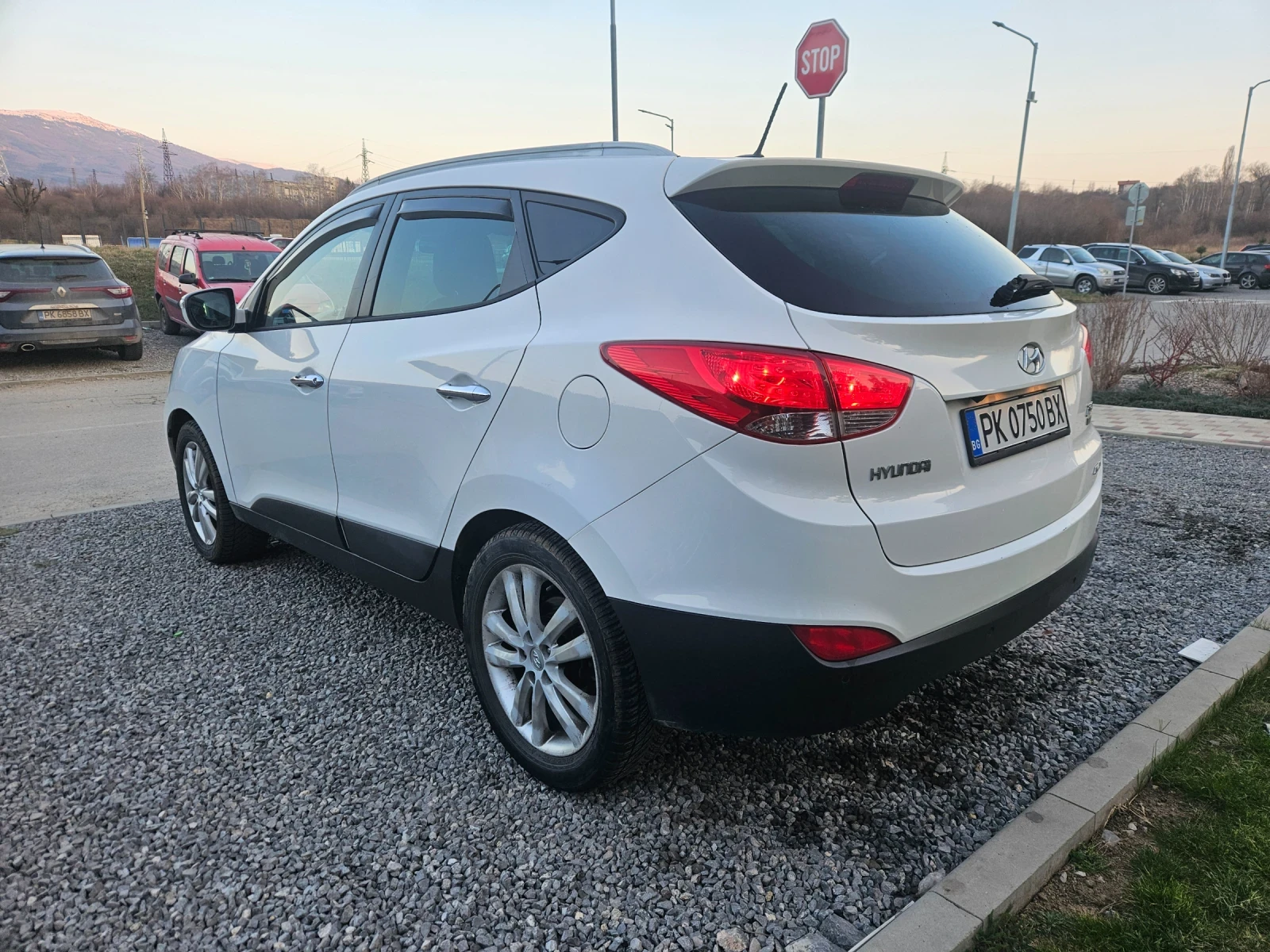 Hyundai IX35 2.0 CRDi 4x4 Навигация, снимка 5 - Автомобили и джипове - 53849859