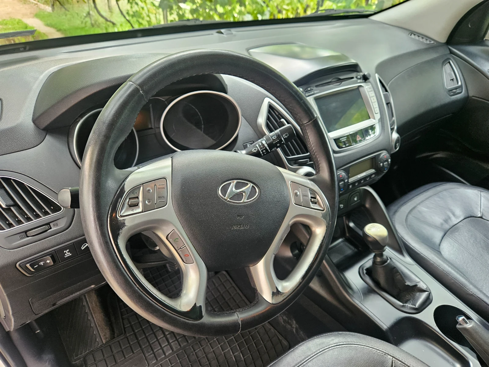 Hyundai IX35 2.0 CRDi 4x4 Навигация, снимка 11 - Автомобили и джипове - 53849859