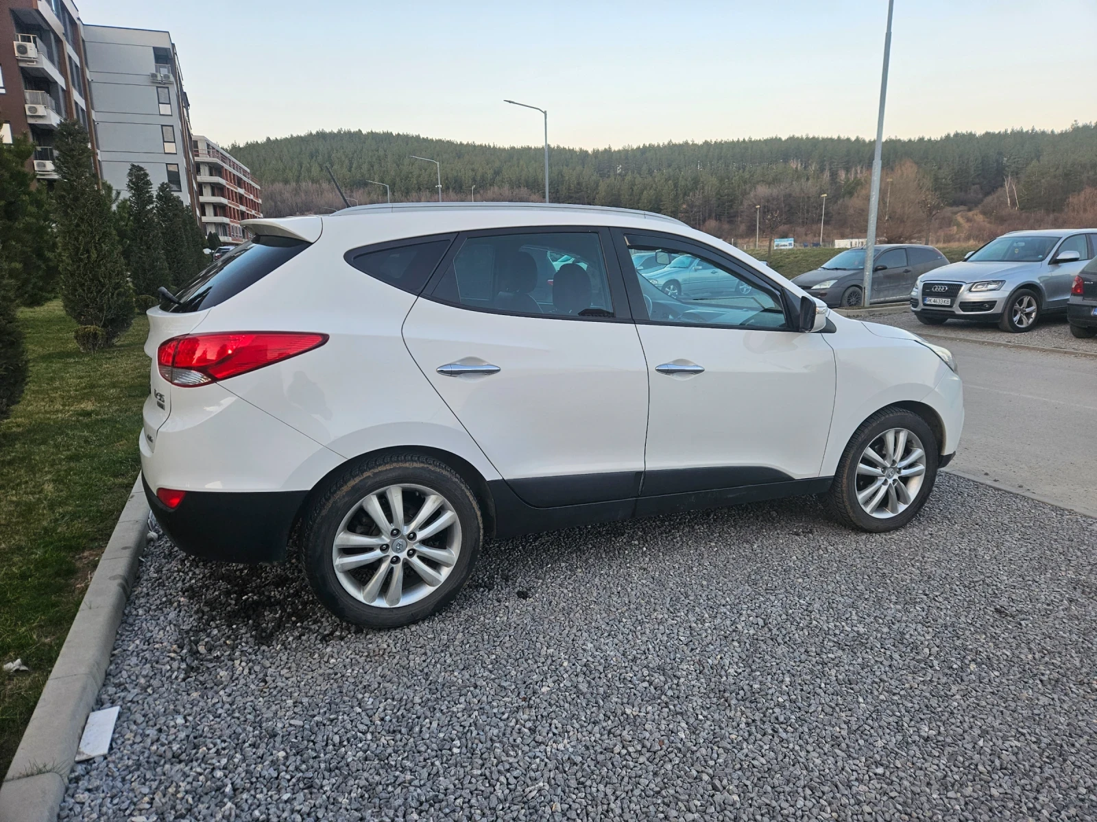 Hyundai IX35 2.0 CRDi 4x4 Навигация, снимка 2 - Автомобили и джипове - 53849859