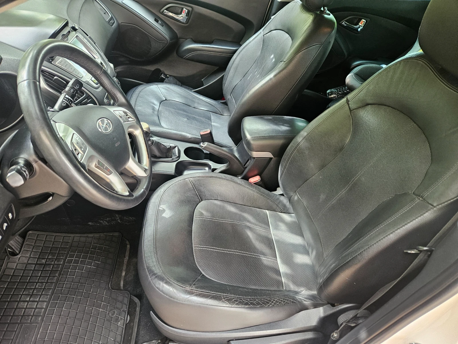 Hyundai IX35 2.0 CRDi 4x4 Навигация, снимка 12 - Автомобили и джипове - 53849859