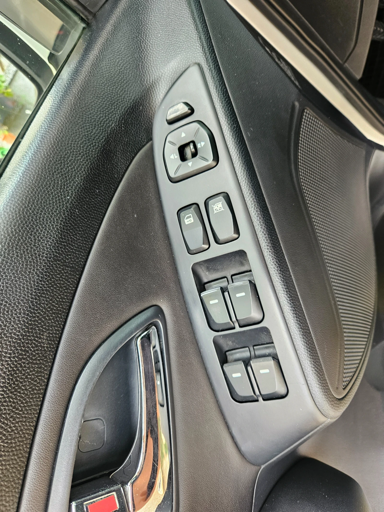 Hyundai IX35 2.0 CRDi 4x4 Навигация, снимка 13 - Автомобили и джипове - 53849859