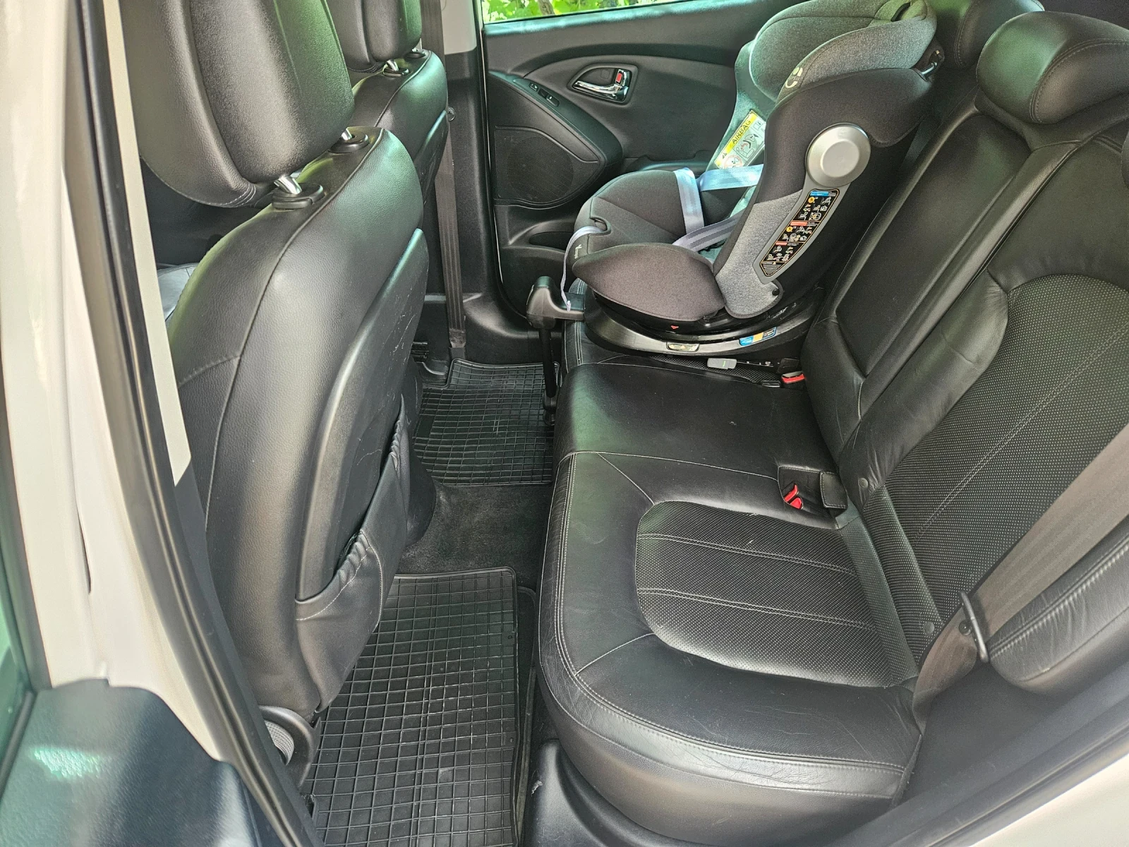 Hyundai IX35 2.0 CRDi 4x4 Навигация, снимка 9 - Автомобили и джипове - 53849859