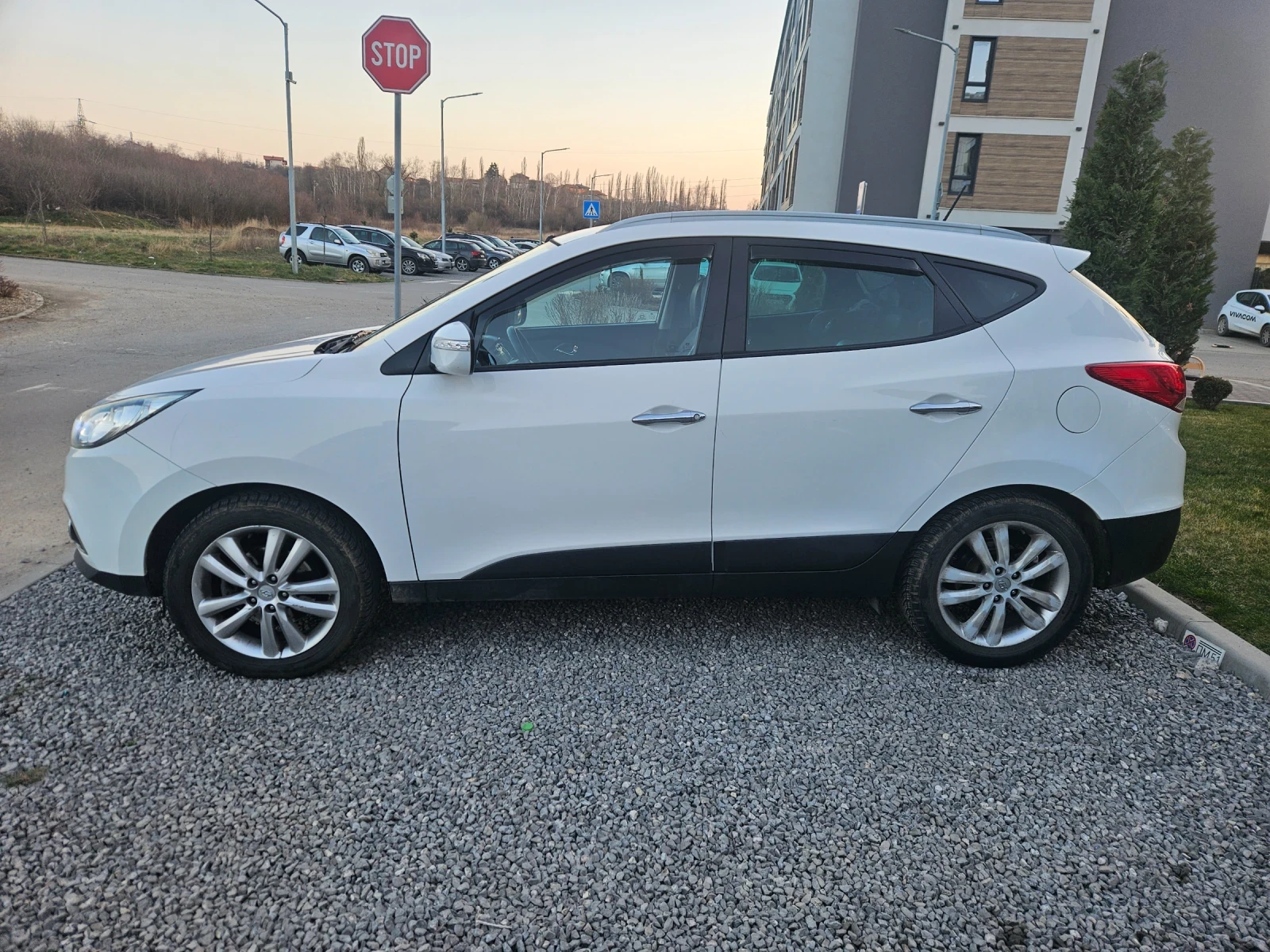 Hyundai IX35 2.0 CRDi 4x4 Навигация, снимка 6 - Автомобили и джипове - 53849859