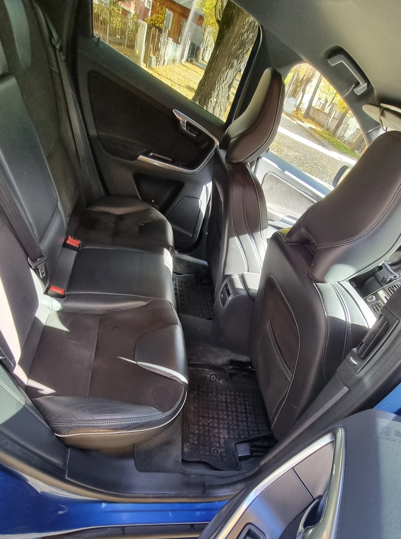 Volvo XC60  D4 R- design , снимка 7 - Автомобили и джипове - 55923502