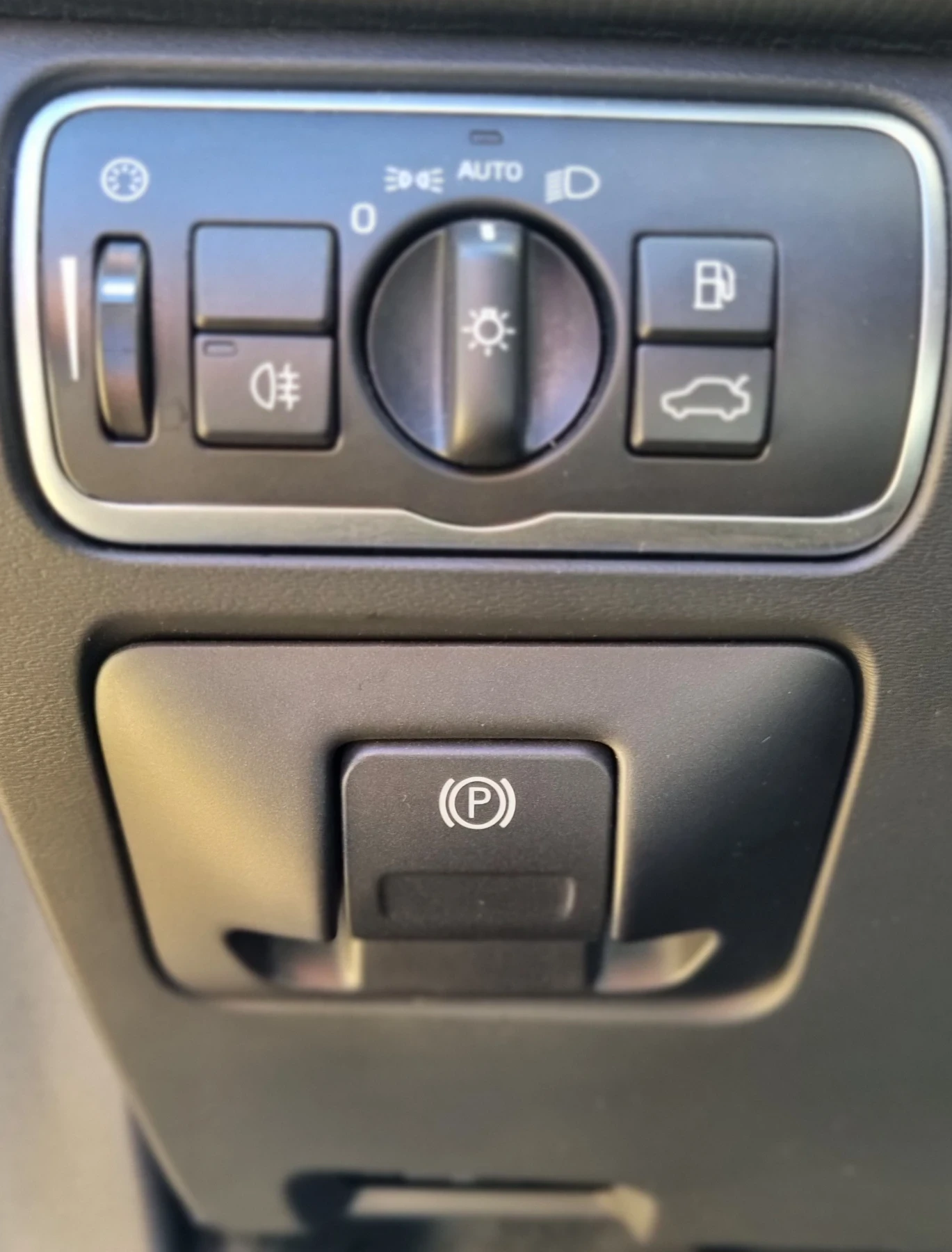 Volvo XC60  D4 R- design , снимка 13 - Автомобили и джипове - 55923502