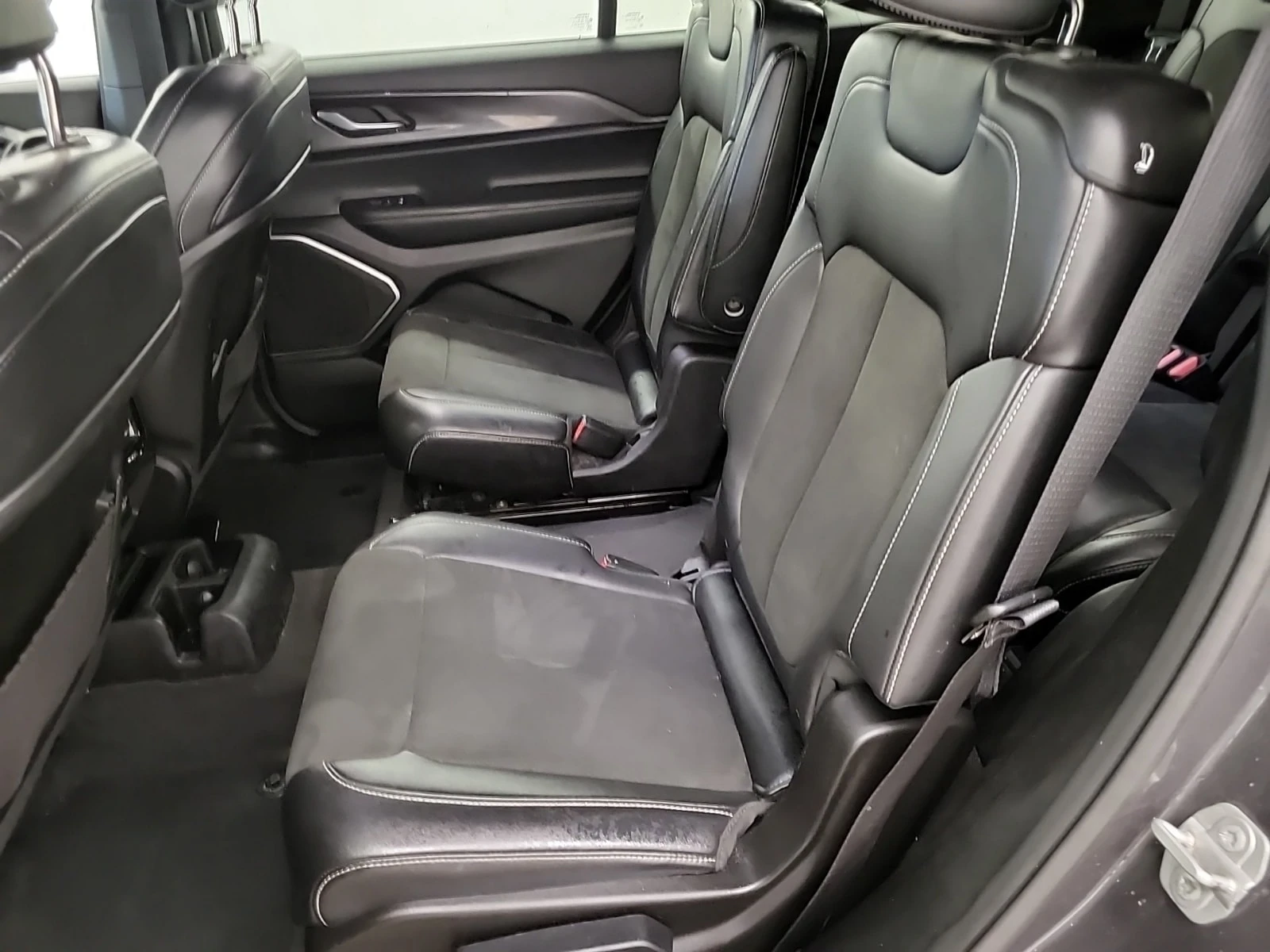 Jeep Grand cherokee L ALTITUDE| DIS| ПОДГРЕВИ| 2 КЛЮЧА| , снимка 11 - Автомобили и джипове - 56079907