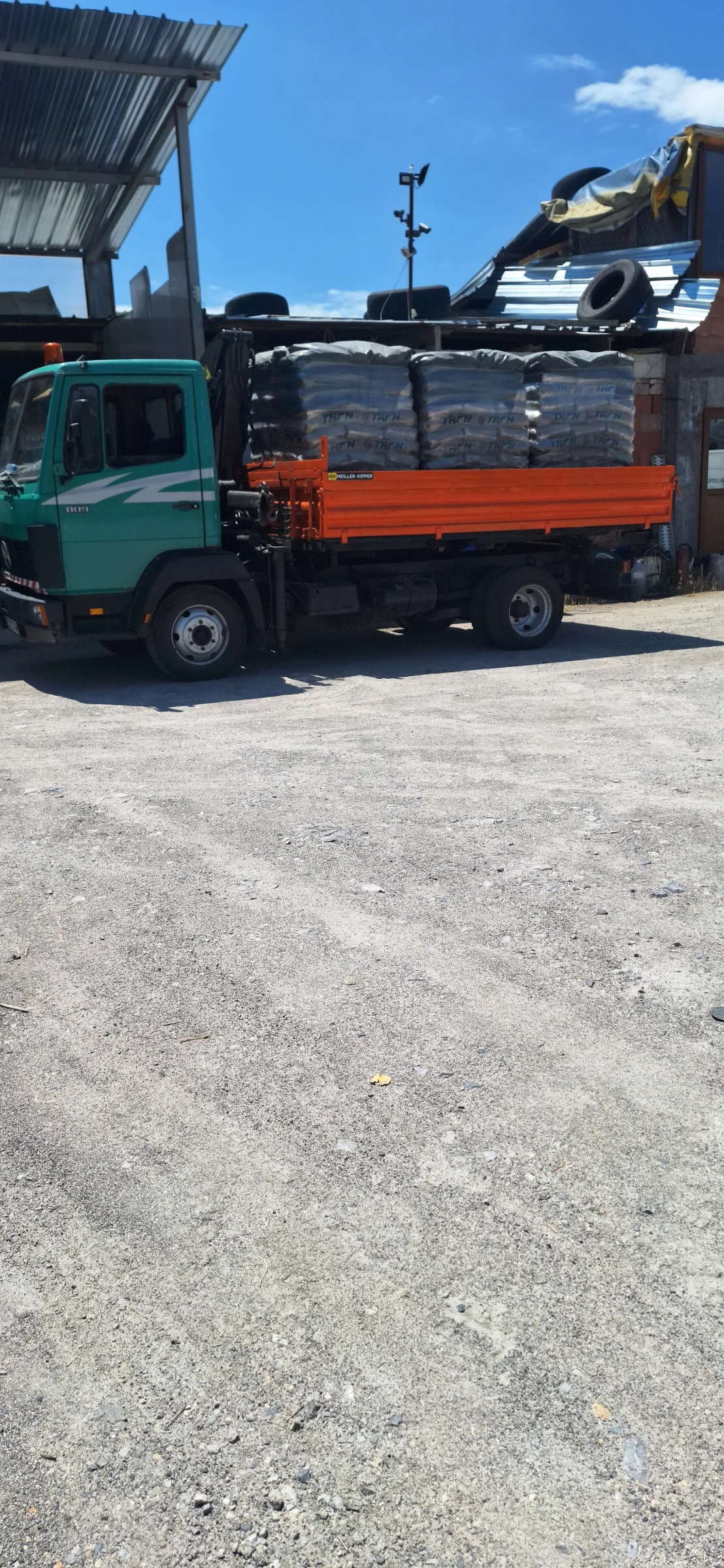 Mercedes-Benz 814 самосвал+ кран - изображение 5