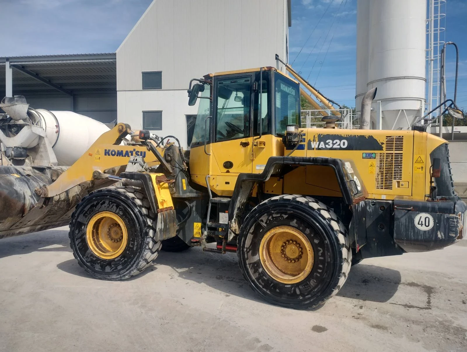 Челен товарач Komatsu WA320, снимка 2 - Индустриална техника - 56179361