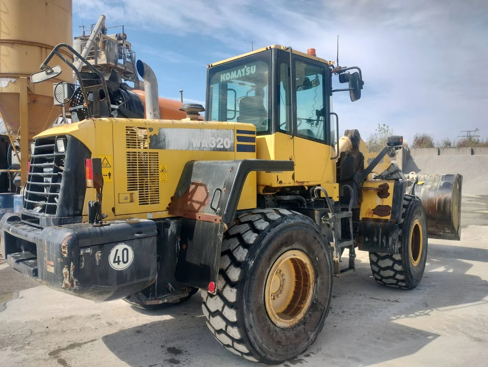 Челен товарач Komatsu WA320, снимка 4 - Индустриална техника - 56179361