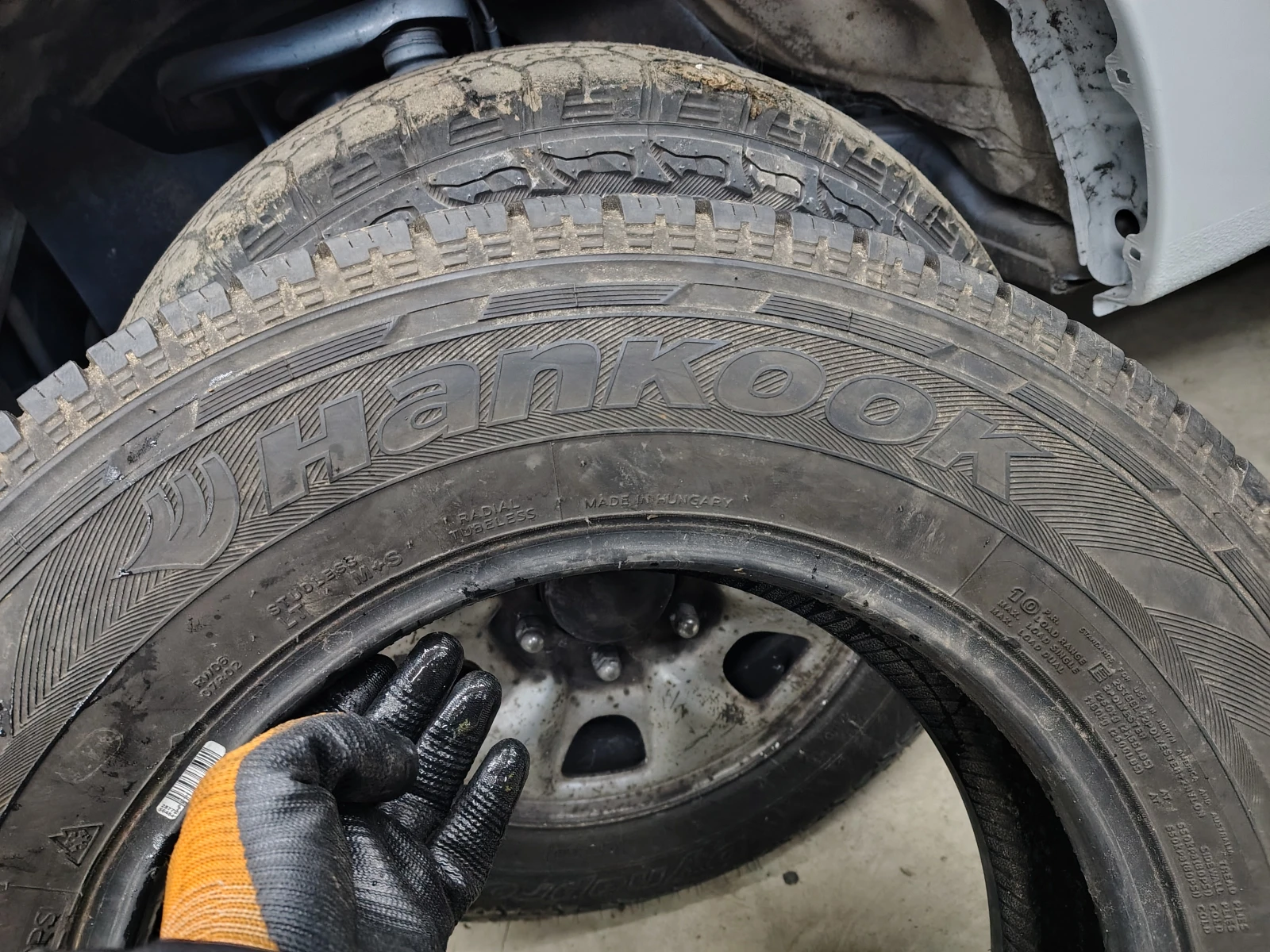Гуми Зимни 215/75R16, снимка 4 - Гуми и джанти - 54103344