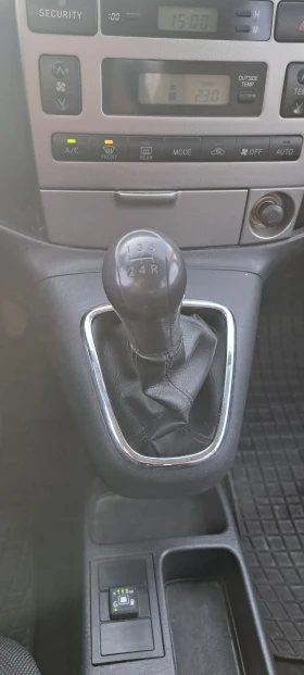 Toyota Corolla verso, снимка 10