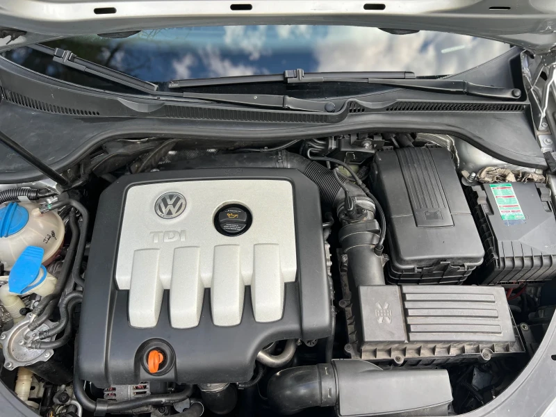 VW Golf 2.0TDI, снимка 9 - Автомобили и джипове - 47538071