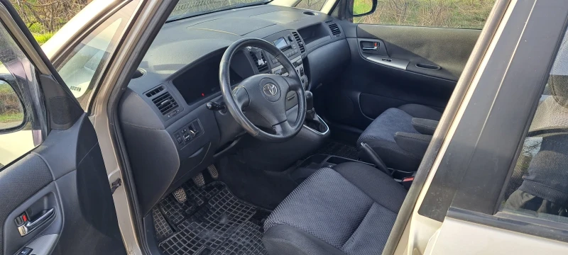 Toyota Corolla verso, снимка 5 - Автомобили и джипове - 52839806
